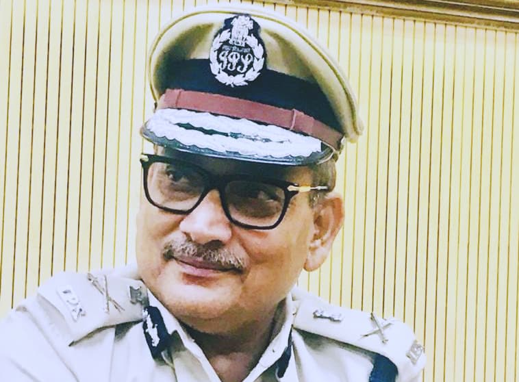 बिहार के पूर्व डीजीपी गुप्तेश्वर पांडेय ने राजनीति में आने की बात पर किया खुलासा, जानें कहां से चुनाव लड़ने का मिला है ऑफर… बिहार के पूर्व डीजीपी गुप्तेश्वर पांडेय ने राजनीति में आने की बात पर किया खुलासा, जानें कहां से चुनाव लड़ने का मिला है ऑफर…
