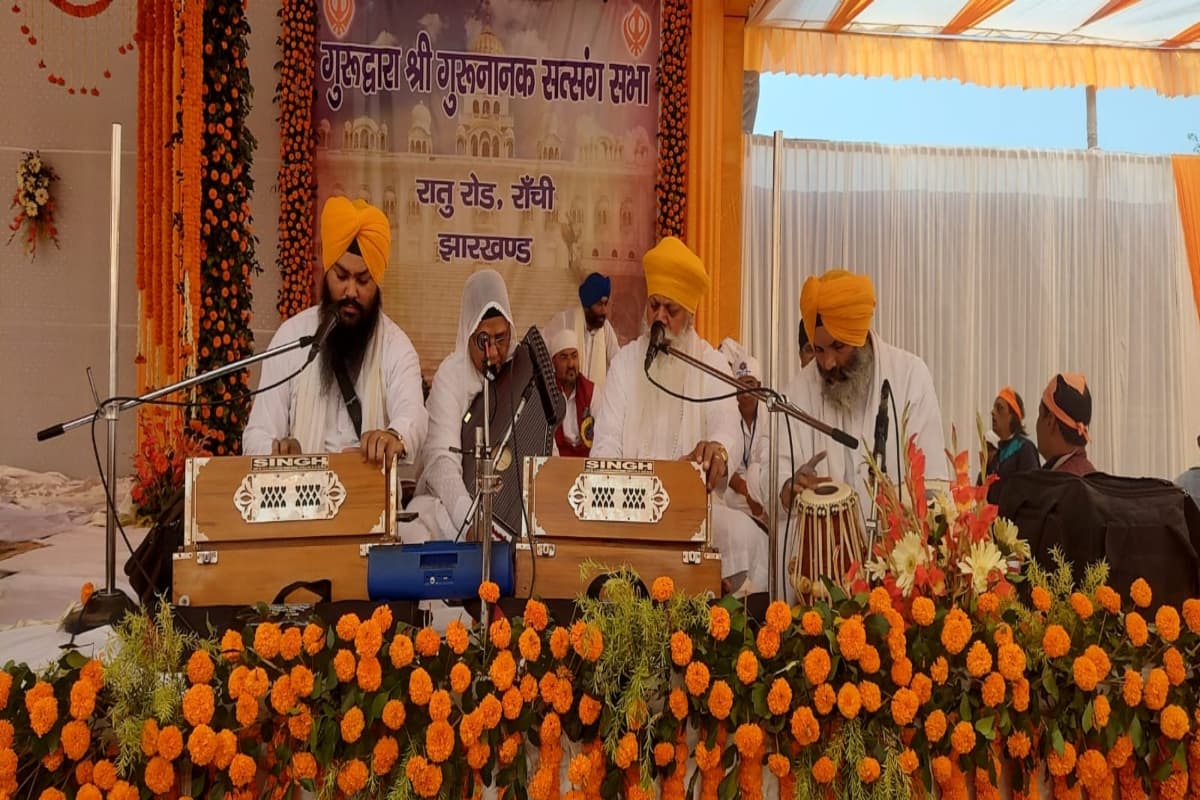 झारखंड: गुरु नानक देव जी के 554वें प्रकाश पर्व पर रांची में सजा विशेष दीवान, निकला भव्य नगर कीर्तन