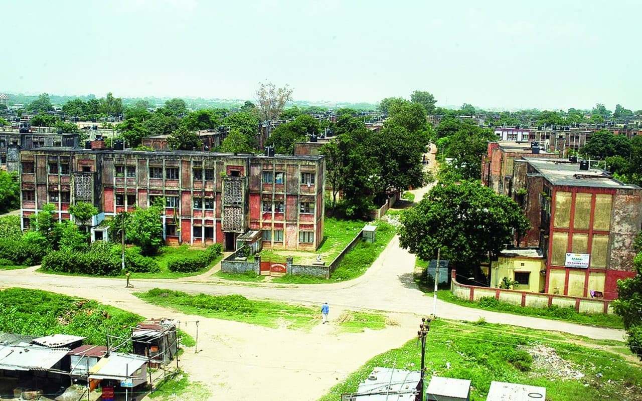 HEC के आवासीय परिसर को देखने दूसरे राज्य से आते थे लोग, आज धड़ल्ले से हो रहा कब्जा