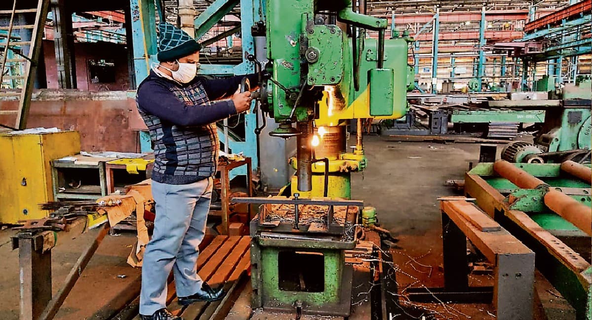 Jharjhand News: 36 दिनों की हड़ताल के बाद काम पर लौटे एचइसी के कई कर्मचारी, इन बातों पर बनी सहमति