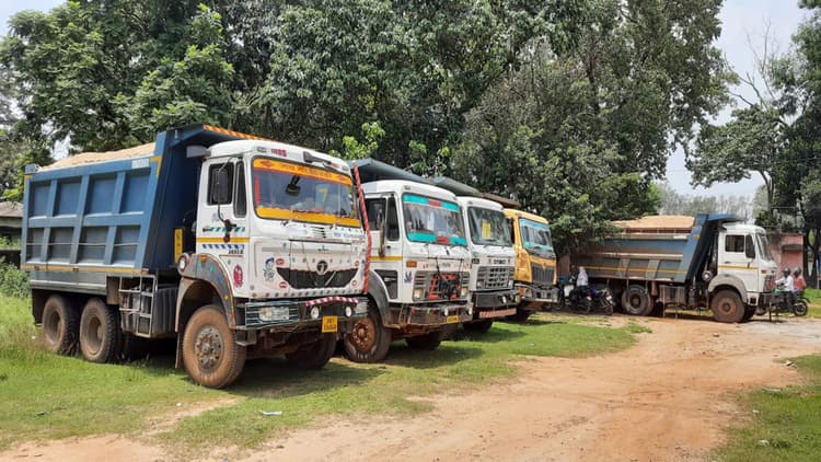 गढ़वा से बालू लेकर यूपी जा रहे 19 ट्रक को किया गया जब्त, जानें क्या है पूरा मामला