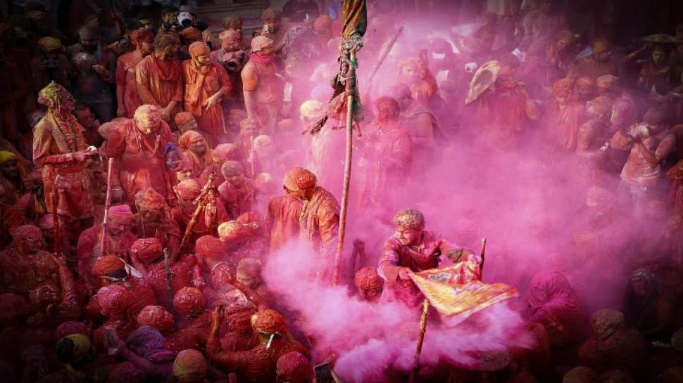 Happy Holi 2021 : देवघर में हरि होली मिलन की है परंपरा, जानें क्या है इसके पीछे की पौरानिक कथा Happy Holi 2021 : देवघर में हरि होली मिलन की है परंपरा, जानें क्या है इसके पीछे की पौरानिक कथा