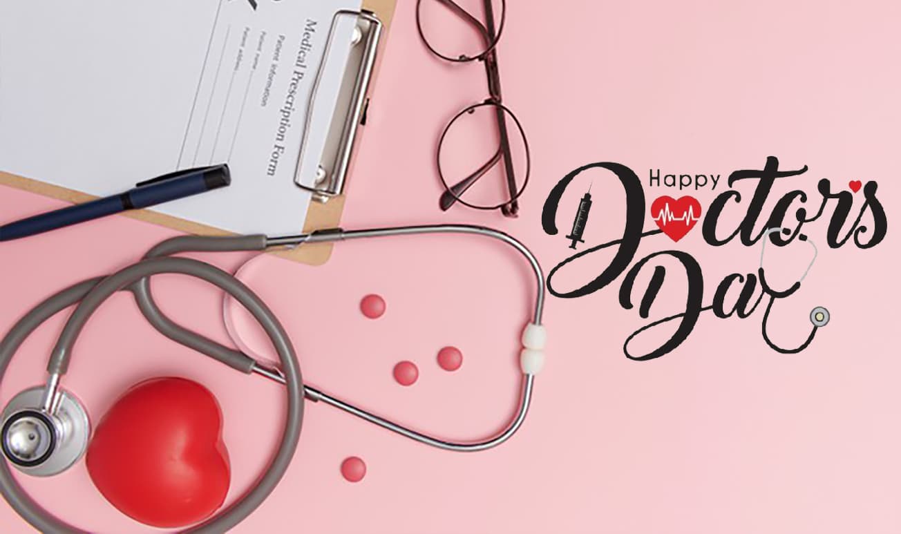 Happy Doctors Day 2021: केवल Allopathy ही नहीं बल्कि आयुर्वेद व होमियोपैथी डॉक्टर भी मरीजों के लिए बने तारणहार, कोरोना काल में ऐसी बचायी रागियों की जान