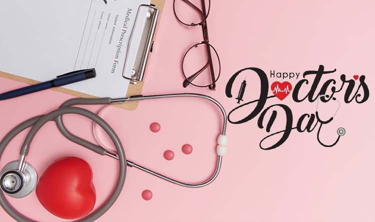 Happy Doctors Day 2021: केवल Allopathy ही नहीं बल्कि आयुर्वेद व होमियोपैथी डॉक्टर भी मरीजों के लिए बने तारणहार, कोरोना काल में ऐसी बचायी रागियों की जान