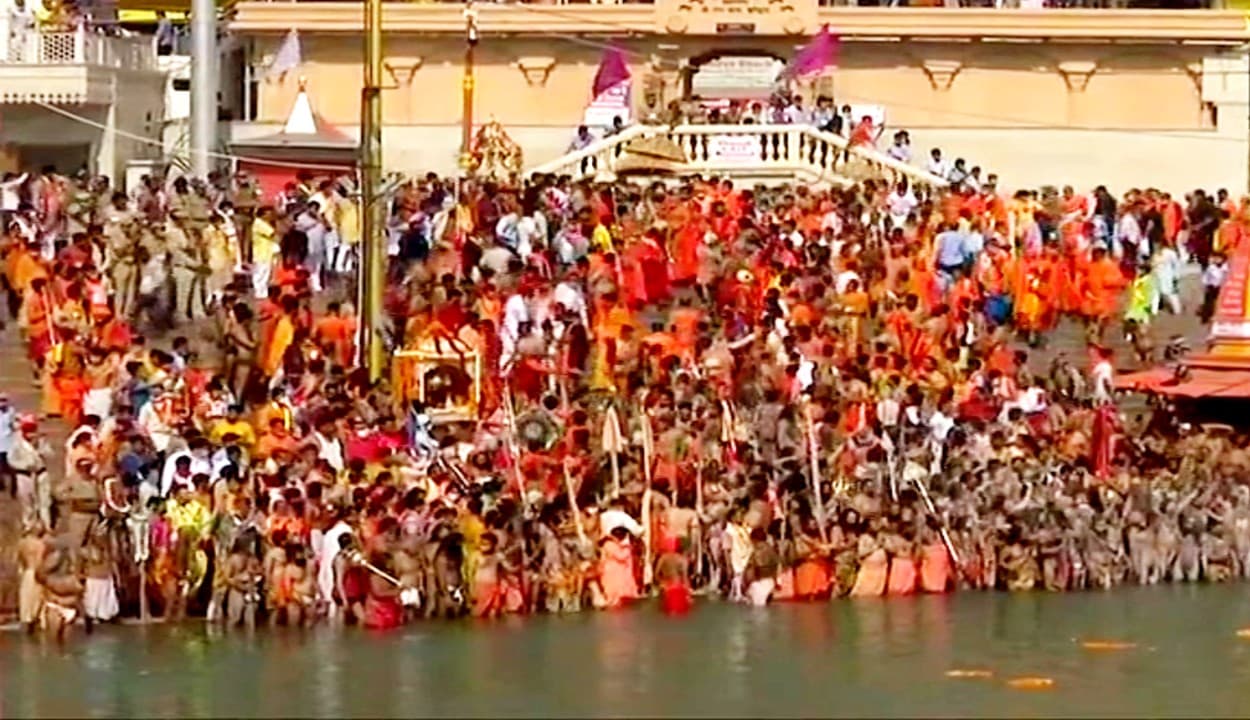 निरंजनी अखाड़े ने महाकुंभ से हटने का किया फैसला, निर्वाणी अखाड़े के महामंडलेश्वर की कोरोना से मौत के बाद संतों में दहशत