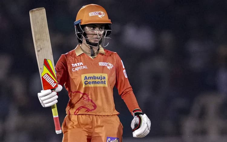 RCB vs GG WPL Live Score: गुजरात जायंट्स ने दर्ज की पहली जीत, आरसीबी को 11 रन से हराया