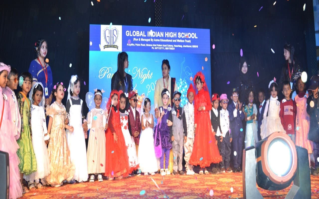 हजारीबाग ग्लोबल इंडियन स्कूल में पैरेंट्स नाइट्स डीसी बोलीं- बच्चों को करें प्रोत्साहित
