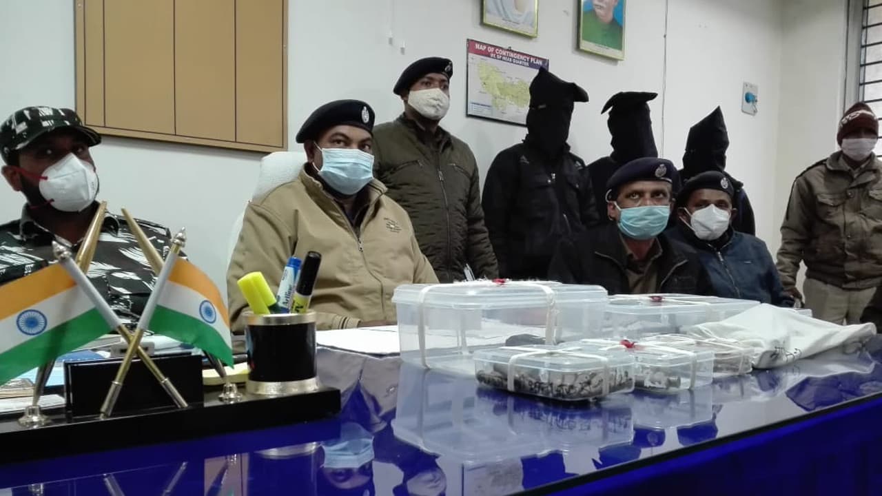 Jharkhand Naxalites News: नक्सली संगठन TPC के सबजोनल कमांडर सरयू समेत 3 नक्सली गिरफ्तार, कई असलहे बरामद Jharkhand Naxalites News: नक्सली संगठन TPC के सबजोनल कमांडर सरयू समेत 3 नक्सली गिरफ्तार, कई असलहे बरामद
