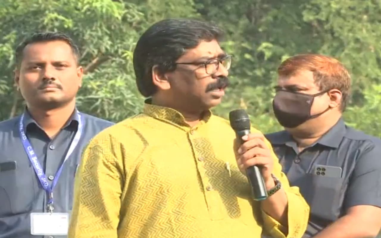 CM हेमंत सोरेन ने ED को सौंपा अपनी संपत्ति का ब्योरा, अवैध खनन मामले में पूछताछ के दौरान मांगी थी जानकारी
