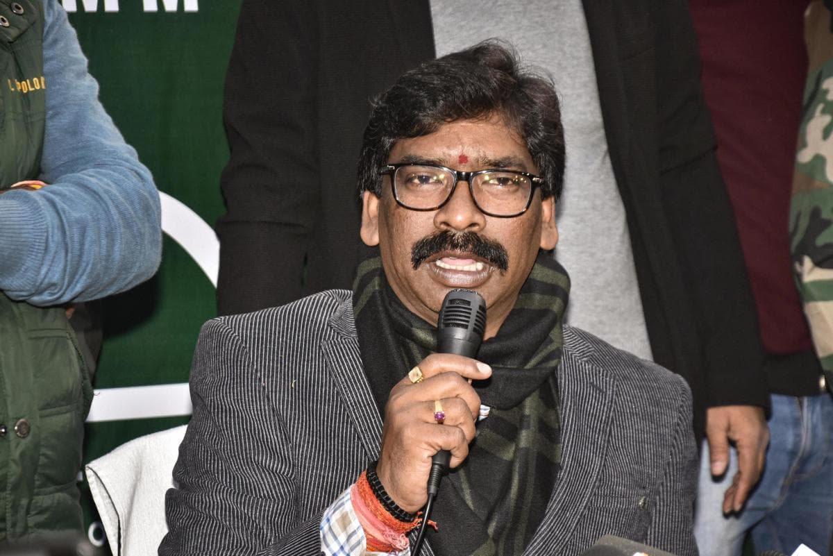 बैंक एवं वित्तीय संस्थानों में सोशल डिस्टेंसिंग का अनुपालन करायें : सीएम