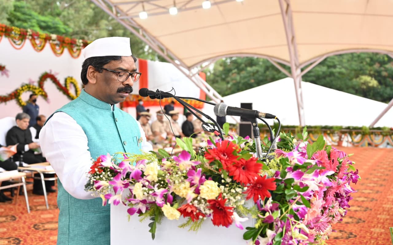 झारखंड में 2716 शिक्षकों की जल्द होगी नियुक्ति, CM हेमंत सोरेन ने की घोषणा, जानें अन्य महत्वपूर्ण बातें झारखंड में 2716 शिक्षकों की जल्द होगी नियुक्ति, CM हेमंत सोरेन ने की घोषणा, जानें अन्य महत्वपूर्ण बातें