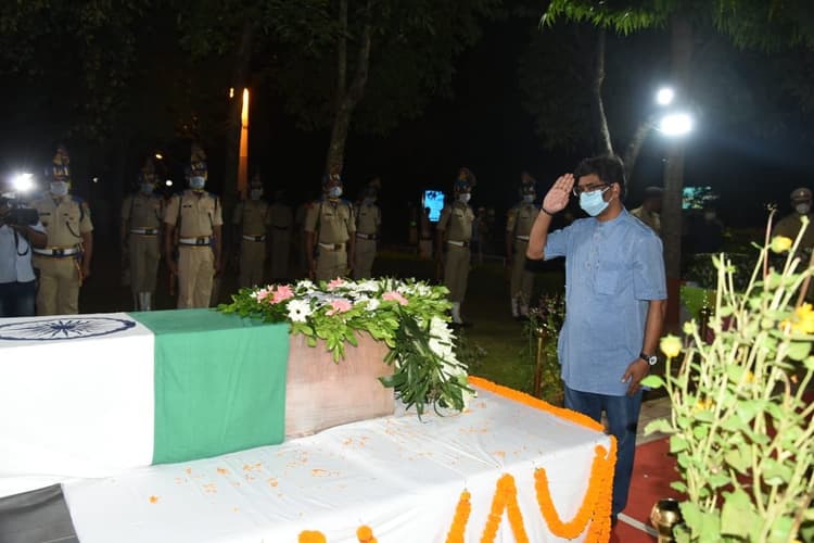 शहीद कुलदीप उरांव का पार्थिव शरीर पहुंचा रांची, सीएम हेमंत सोरेन ने किया नमन, कहा- हर झारखंडी को अपने वीर जवानों पर है गर्व