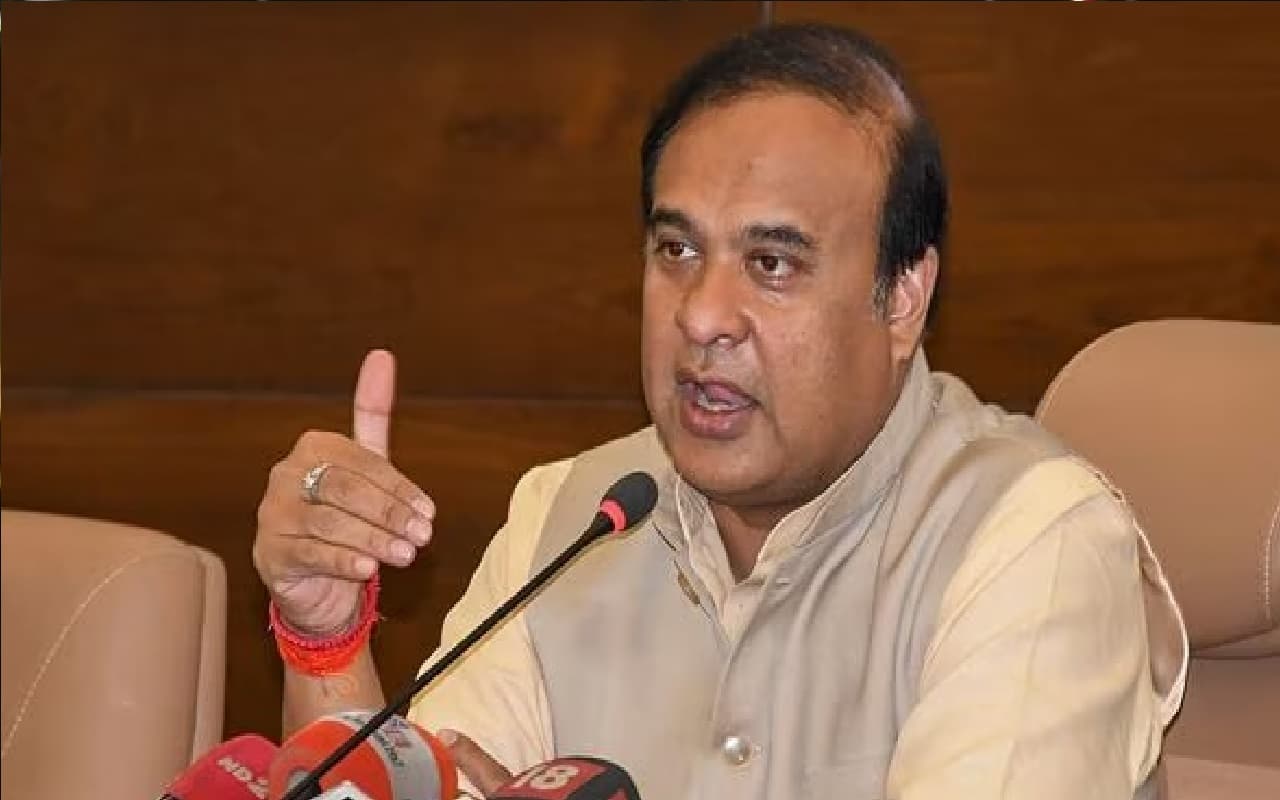 हिमंत बिस्वा सरमा और केजरीवाल के बीच जुबानी जंग तेज, बात लंदन-पेरिस तक पहुंची, जानें पूरा मामला