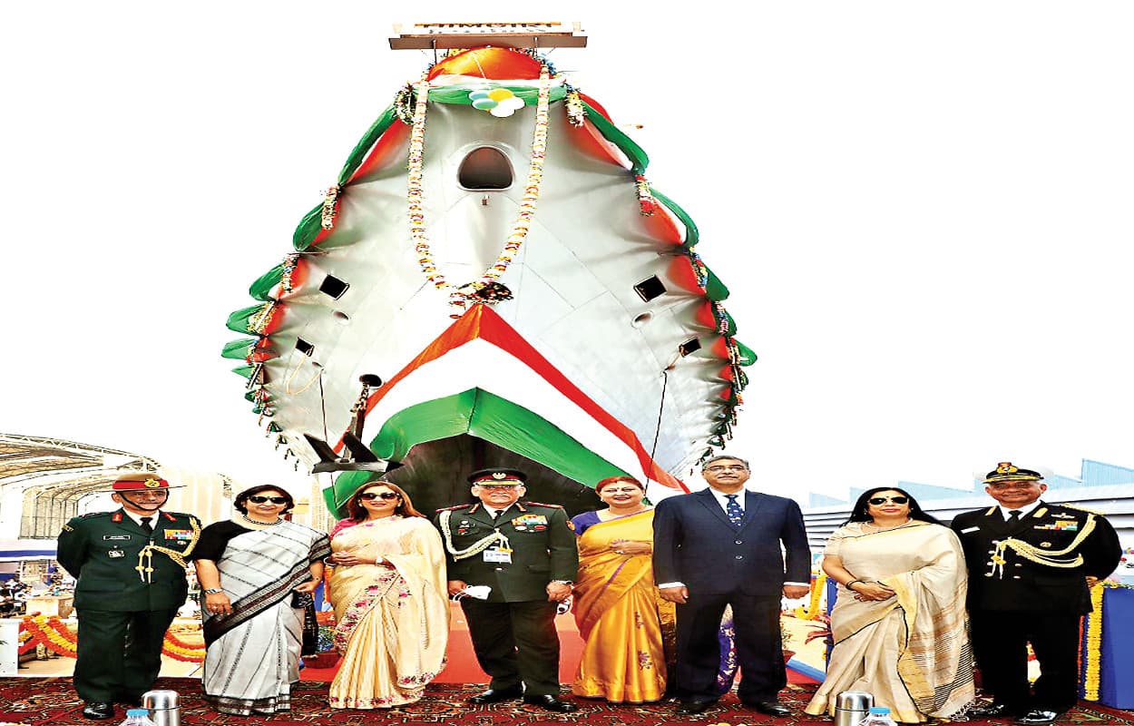 दुश्मन की रडार से बच निकलने में माहिर 'हिमगिरी' युद्धक पोत नौसेना का हुआ, जानें इसकी खासियत