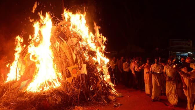 Holashtak 2021: होलाष्टक 28 March तक, इस दौरान आपसे भी हो सकती है ये 5 भूल, जानें इस दौरान क्या करना चाहिए, क्या नहीं