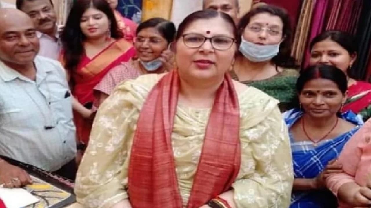 IAS हरजोत कौर की मुश्किलें बढ़ी, सैनेटरी पैड मांगने पर निरोध देने वाले बयान पर आयोग ने
मांगा जवाब IAS हरजोत कौर की मुश्किलें बढ़ी, सैनेटरी पैड मांगने पर निरोध देने वाले बयान पर आयोग ने
मांगा जवाब