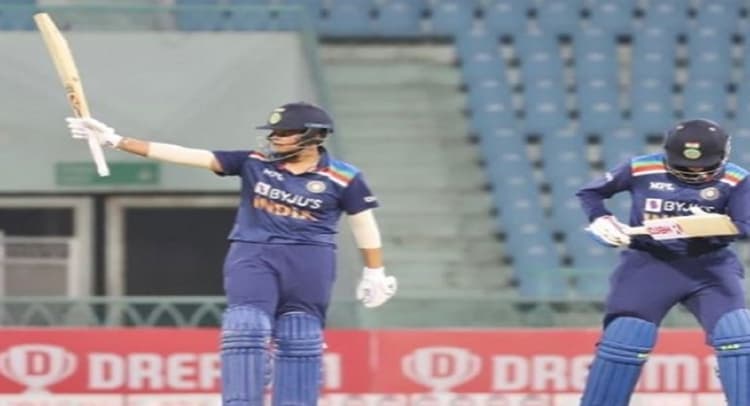 Women T20 Rankings: शैफाली वर्मा टॉप पर बरकरार, देखें स्मृति मंधाना और अन्य खिलाड़ियों की रैंकिंग