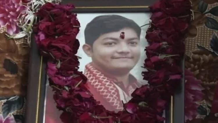 IIT Bombay के छात्र की मौत के एक महीने बाद पुलिस का दावा, कमरे से मिला सुसाइड नोट