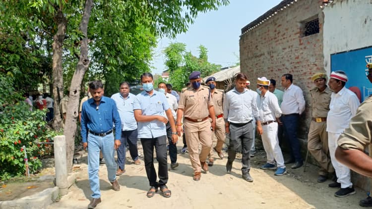 UP: कुशीनगर में कोहराम, घर के बाहर खेल रहे बच्चों को 'जहरीली' टॉफी दे गया अनजान, चार मासूमों की हुई मौत