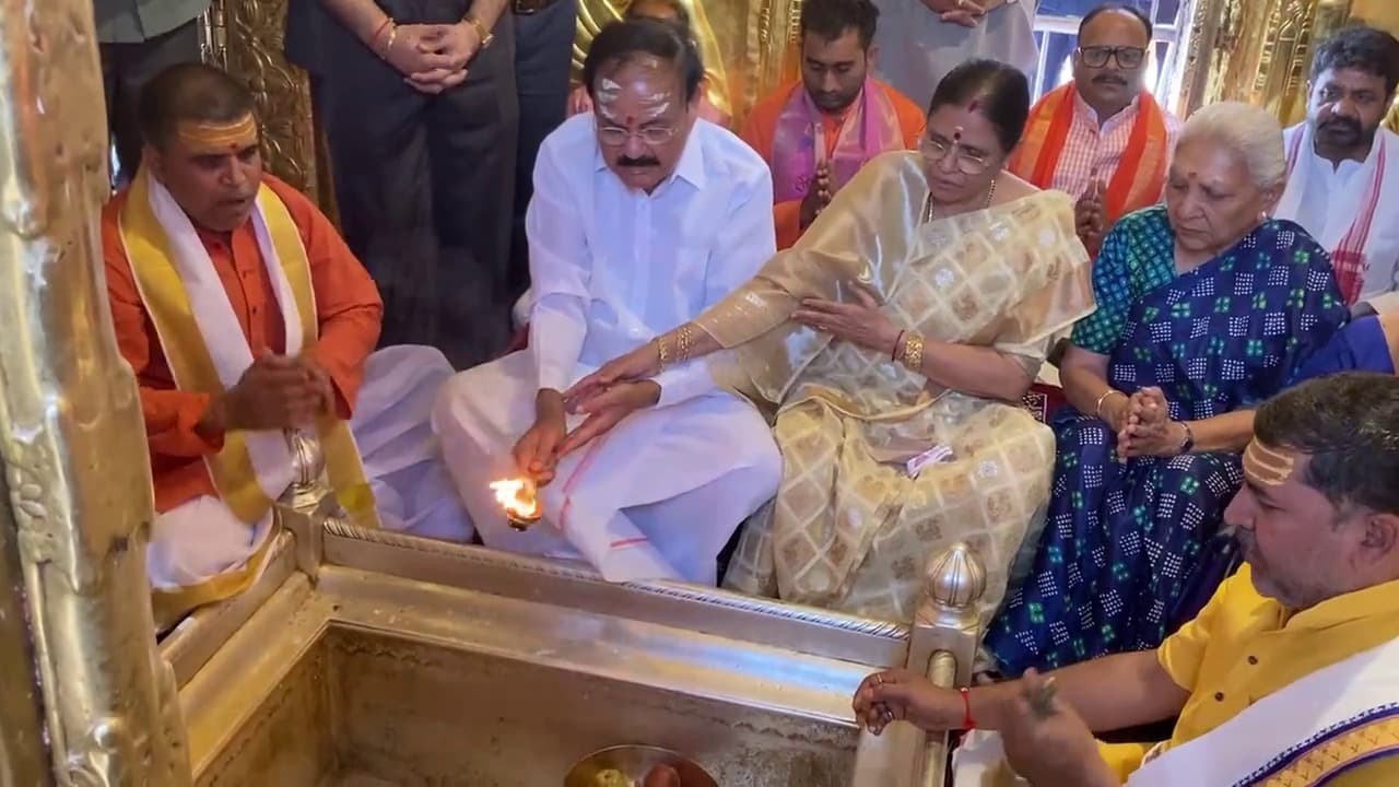 उपराष्ट्रपति एम वेंकैया नायडू का दो दिवसीय काशी दौरा पूरा, दूसरे दिन का ऐसा रहा कार्यक्रम