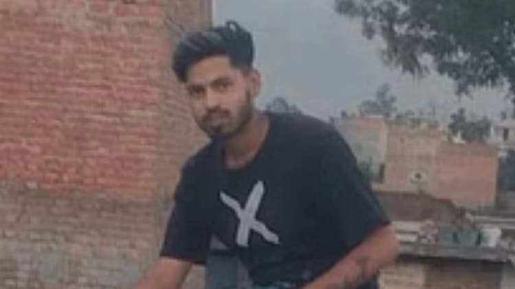 लखनऊ-दिल्ली हाईवे पर वाहन ने बाइक में मारी टक्कर, बरेली के 3 दोस्तों की मौत, परिवार में मचा कोहराम