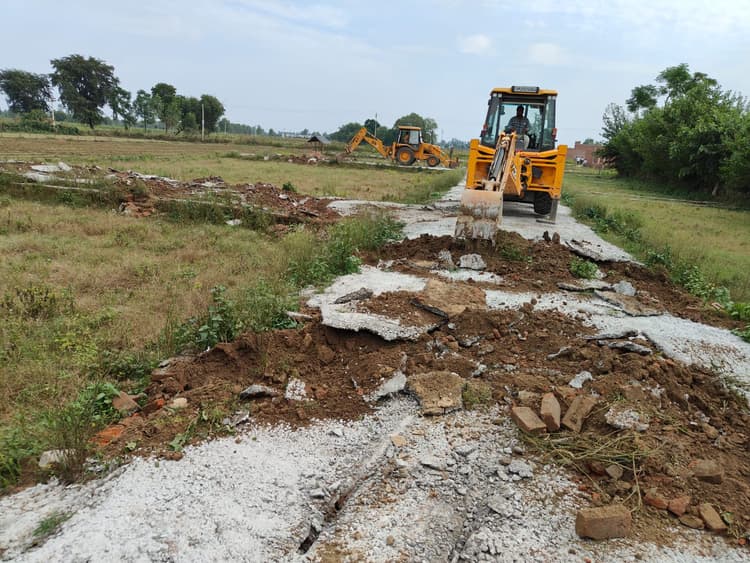 बरेली में 4 अवैध कालोनियों पर चला बुलडोजर, BDA ने अवैध निर्माण किए ध्वस्त, जानें क्या दी चेतावनी...