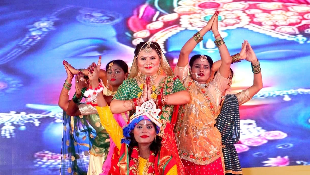 गोरखपुर: कभी बुनियादी सुविधाओं के लिए तरसते थे वनटांगिया लोग, आज रैंप पर थिरकते हैं उनके कदम