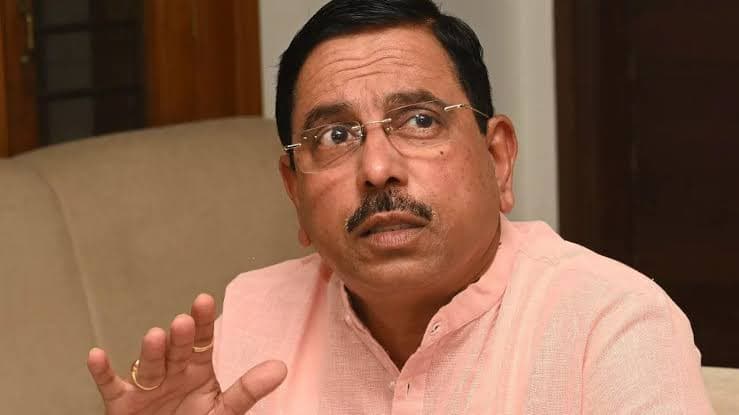 राजस्थान: प्रह्लाद जोशी का दावा- अशोक गहलोत ने तो सचिन पायलट को ही निक्कमा और गद्दार बता दिया था