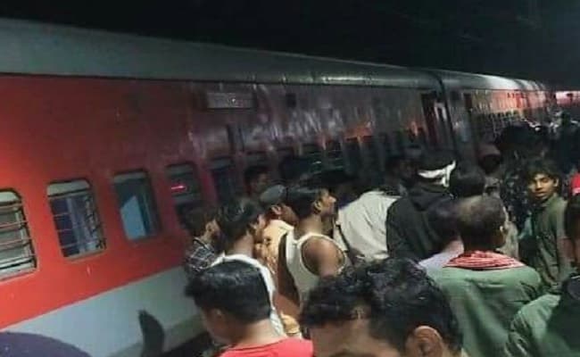 Bihar Train News: рдмрд░реНрдирд┐рдВрдЧ рдЯреНрд░реЗрди рдмрдирдиреЗ рд╕реЗ рдмрдЪреА рдХреЛрд▓рдХрд╛рддрд╛-рджрд░рднрдВрдЧрд╛ рд╕реНрдкреЗрд╢рд▓, рдмрд┐рд╣рд╛рд░ рдореЗрдВ рдЧреНрд░рд╛рдореАрдгреЛрдВ рдХреА рд╕реВрдЭрдмреВрдЭ рд╕реЗ рдЯрд▓рд╛ рдмрдбрд╝рд╛ рд░реЗрд▓ рд╣рд╛рджрд╕рд╛