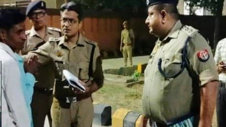 UP Crime News: देवरिया में किशोर की दुकान में घुसकर चाकू घोंपकर हत्या, गांव में फोर्स तैनात, जानें मामला