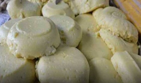 Gorakhpur News: दिवाली पर मिठाई ले रहे हैं तो हो जाएं सावधान, सेलखड़ी पाउडर से तैयार हो रहे नकली खोवा