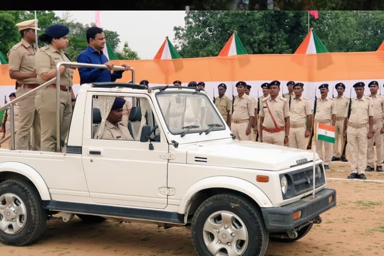 स्वतंत्रता दिवस पर कृषि मंत्री बादल पलामू
में करेंगे ध्वजारोहण, हर घर तिरंगा अभियान को लेकर डीसी ने की अपील