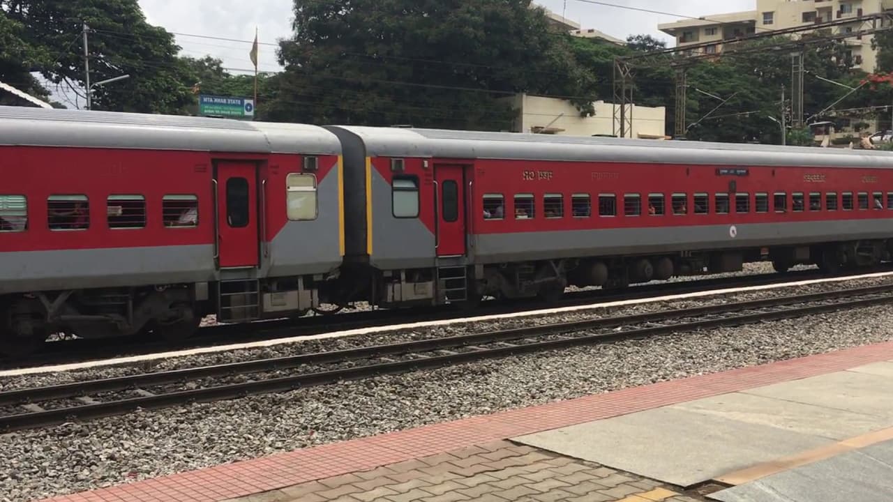 Railway Time Table: बिहार में 30 से ज्यादा पैंसेजर ट्रेनों के बदले समय, यहां देखें पूरी लिस्ट...