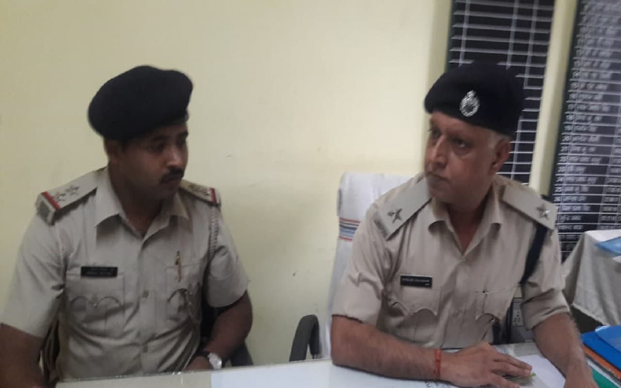 झारखंड में अवैध आर्म्स फैक्ट्री में रेड, अर्धनिर्मित पिस्टल जब्त, दो महिला गिरफ्तार, नौ के खिलाफ केस दर्ज