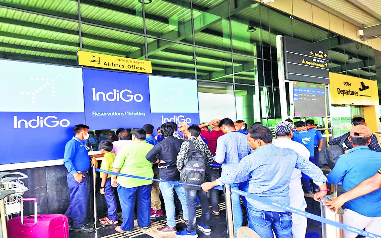 खराब मौसम के कारण देवघर आने वाली दिल्ली और कोलकाता की फ्लाइट कैंसिल, यात्रियों ने जतायी नाराजगी