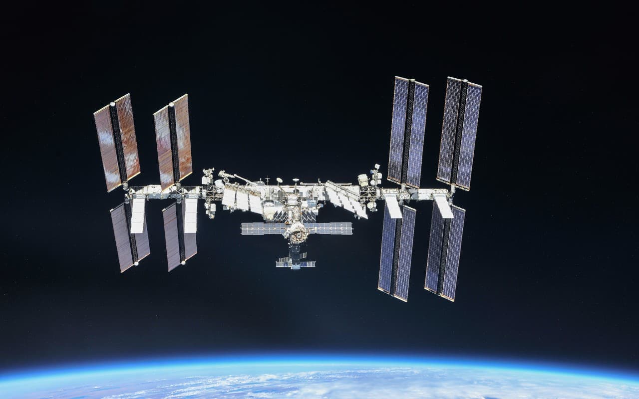 चंदा मामा के पास बना है अंतरिक्ष यात्रियों का घर, स्पेस वॉक के दौरान यहीं करते हैं एंजॉय