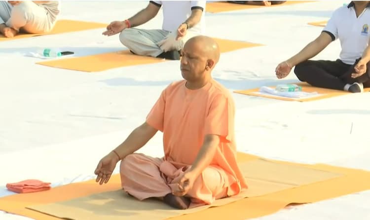 International Yoga Day 2022: CM योगी ने दिया ये खास संदेश, यूपी में 5 करोड़ से अधिक लोग कर रहे योगासन