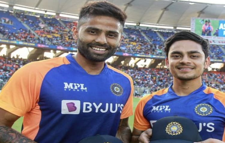 IND vs ENG 2nd T20 : ईशान किशन-सूर्यकुमार ने टी20 में किया डेब्यू, भावुक हुए फैन्स