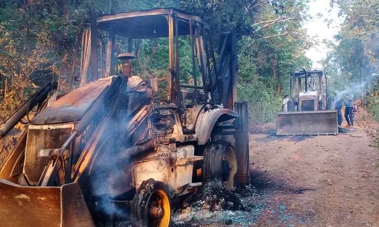 Gaya News: महिला को जेसीबी ने कुचला, मौत के बाद लोगों ने विरोध में जाम की सड़क