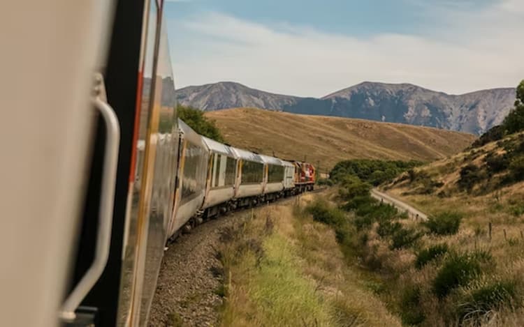 भारत में जल्द दौड़ेगी 100 टिल्टिंग टेक्नोलॉजी से लैस ट्रेनें, यात्रियों के लिए होगा आरामदायक