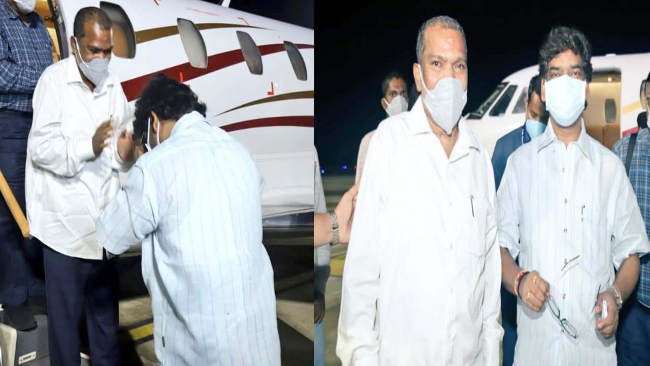 Jagarnath Mahto Update News : कोरोना को मात देकर चेन्नई से सकुशल झारखंड लौटे शिक्षा मंत्री जगरनाथ महतो, CM हेमंत ने किया स्वागत
