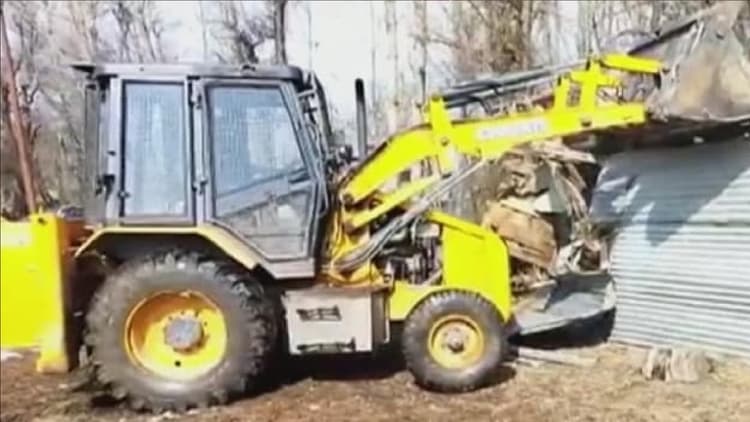 Kashmir में Bulldozer Action ने दिखाया असर, 1.87 लाख एकड़ से बेदखल हुए रसूखदार