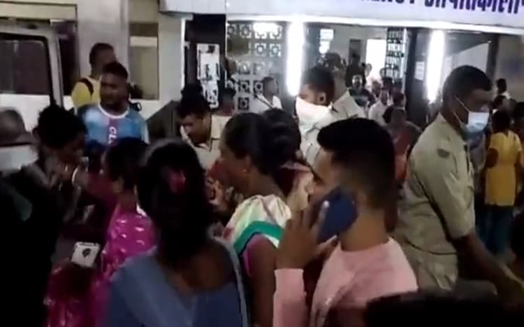 जमशेदपुर की एक छात्रा ने केरोसिन तेल डालकर आत्महत्या का किया प्रयास, स्थिति गंभीर