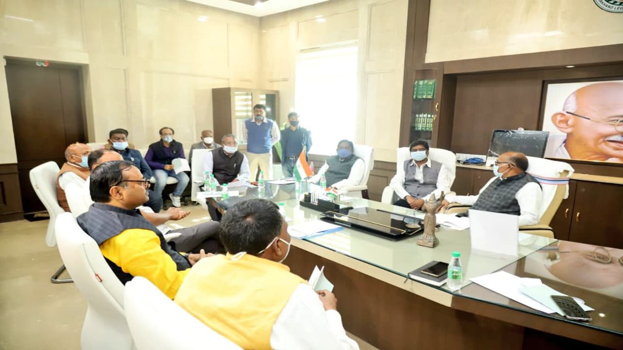 झारखंड विधानसभा में 1530 आश्वासन लंबित, स्पीकर ने जतायी चिंता, जानें बजट सत्र को लेकर क्या बनी रणनीति झारखंड विधानसभा में 1530 आश्वासन लंबित, स्पीकर ने जतायी चिंता, जानें बजट सत्र को लेकर क्या बनी रणनीति