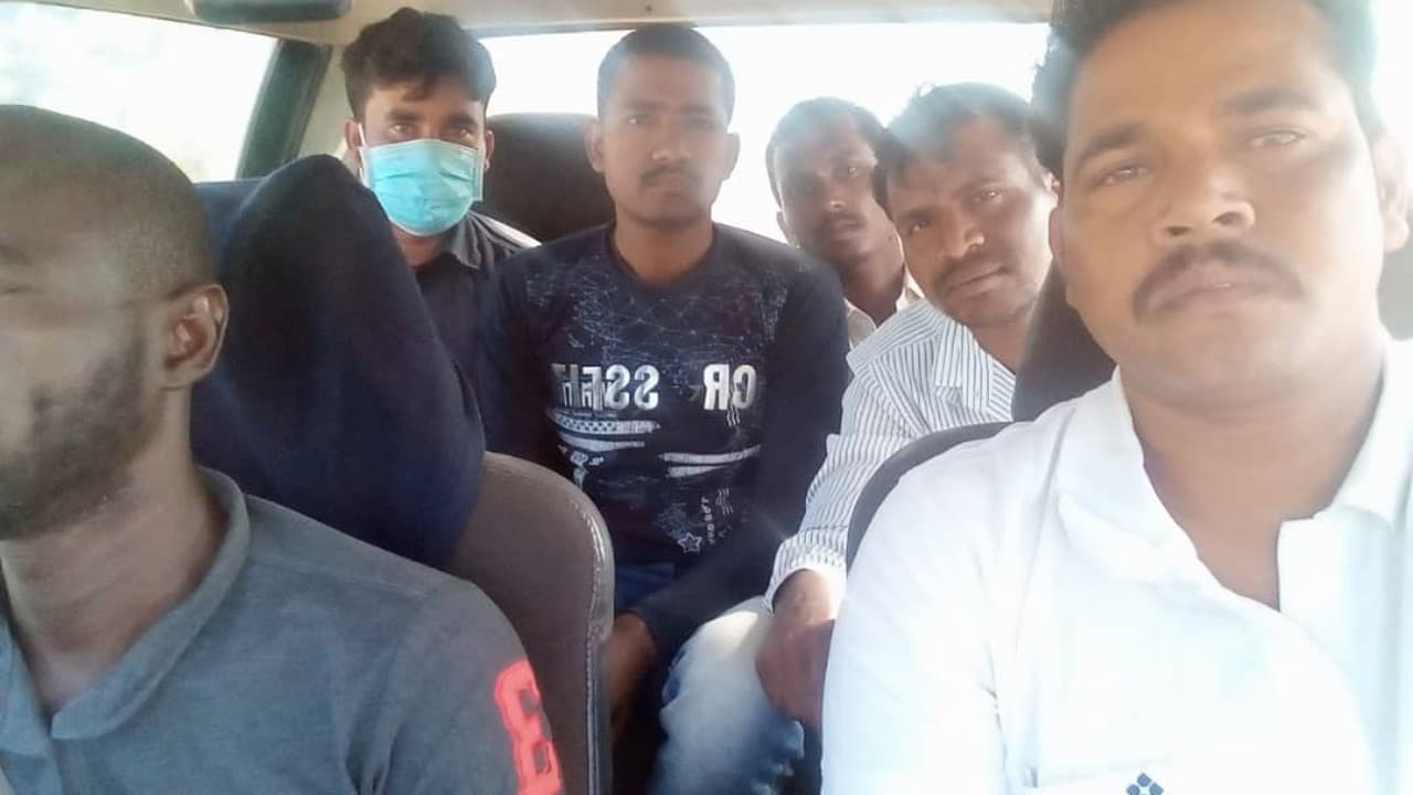 अफ्रीका के माली में फंसे झारखंड के मजदूर पहुंचे भारतीय दूतावास, वतन वापसी की बढ़ी उम्मीदें अफ्रीका के माली में फंसे झारखंड के मजदूर पहुंचे भारतीय दूतावास, वतन वापसी की बढ़ी उम्मीदें