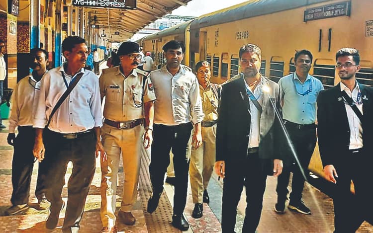 साहिबगंज : रेलवे स्टेशन में किया गया औचक निरीक्षण, बिना टिकट सफर करने वालों पर आई शामत