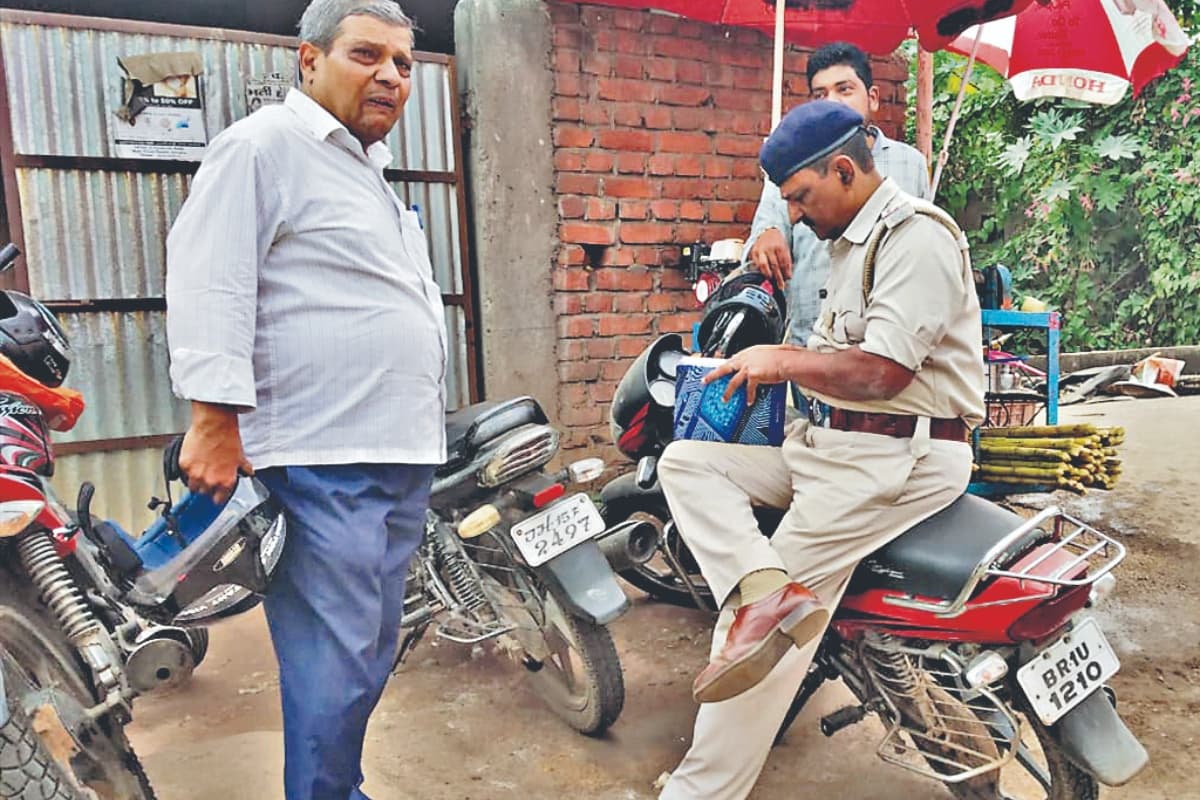 देवघर में बदमाशों का बढ़ता आतंक, लगातार बढ़ रही हैं छिनतई की घटनाएं देवघर में बदमाशों का बढ़ता आतंक, लगातार बढ़ रही हैं छिनतई की घटनाएं