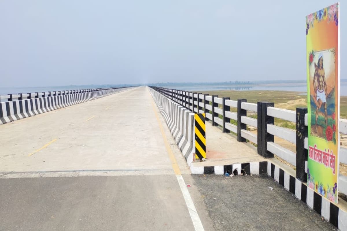 झारखंड के सबसे लंबे पुल के नामकरण को लेकर राजनीति शुरू, तिलकामांझी सेतु के बोर्ड लगाने पर गहराया विवाद