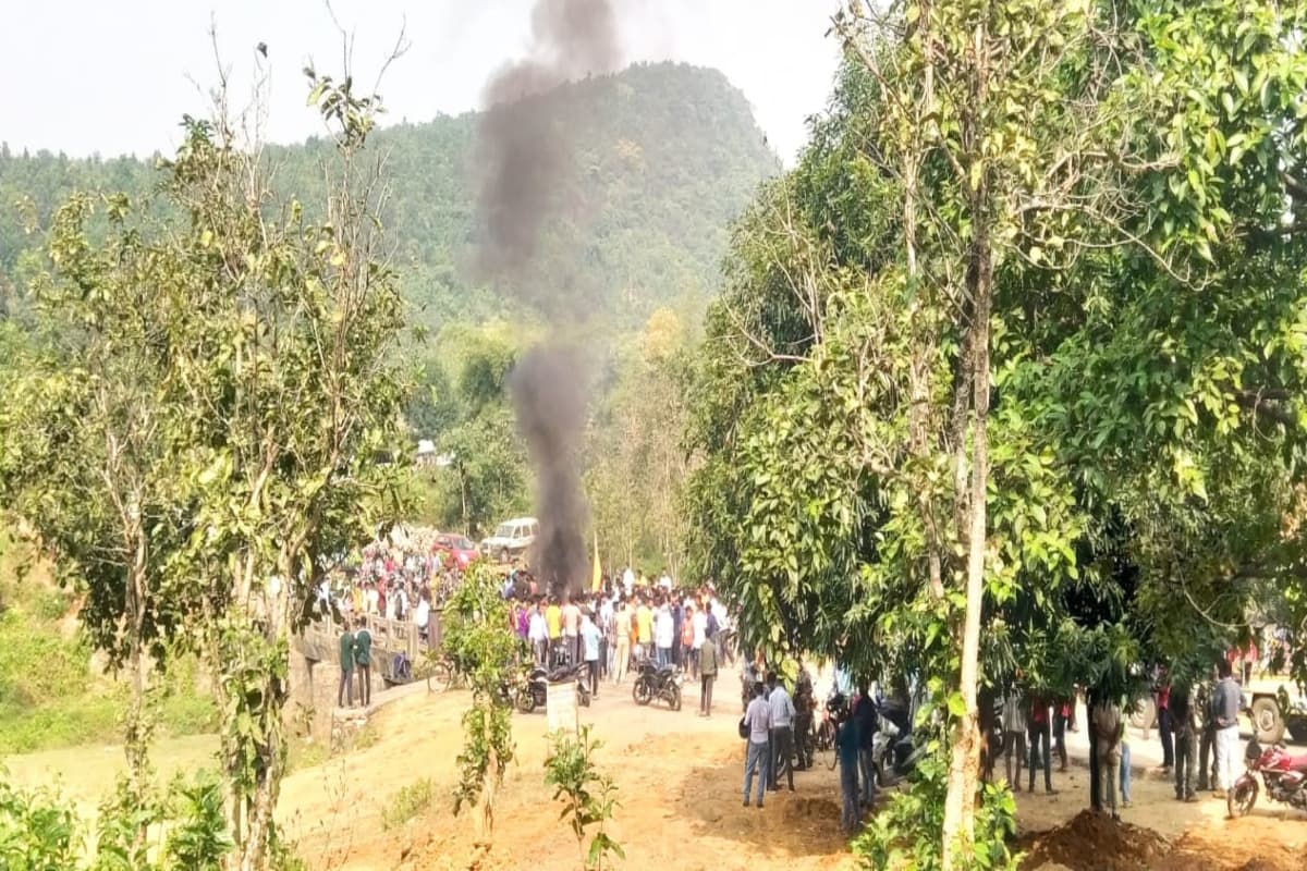 बोकारो में देवियों की मूर्ति क्षतिग्रस्त करने पर मचा बवाल, रोड जाम, इलाके में तनाव
