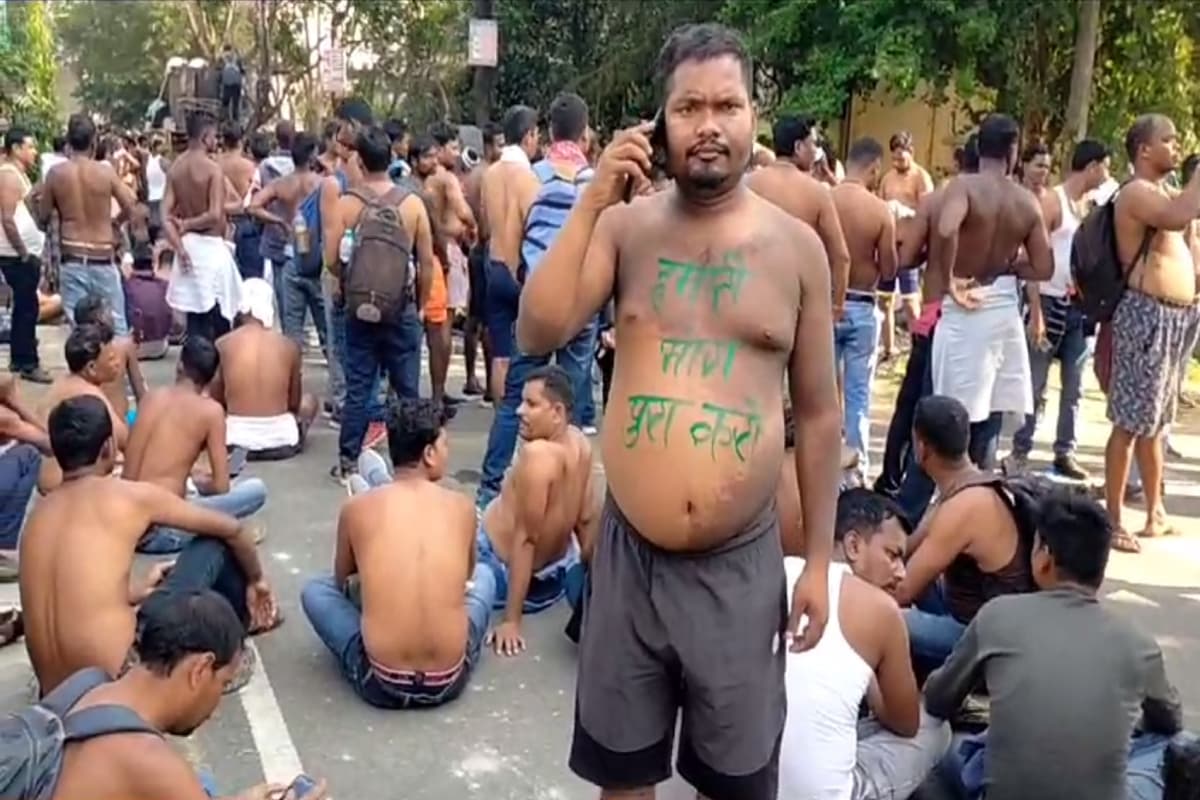 PHOTOS: झारखंड पंचायत स्वयंसेवक संघ ने किया नंग-धड़ंग प्रदर्शन, 15 नवंबर को बड़े आंदोलन की चेतावनी